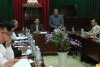 Ông Phan Cao Thắng, Bí thư Thành ủy Quy Nhơn (người đứng) tại buổi làm việc với Phó Chủ tịch Thường trực UBND tỉnh Hồ Quốc Dũng