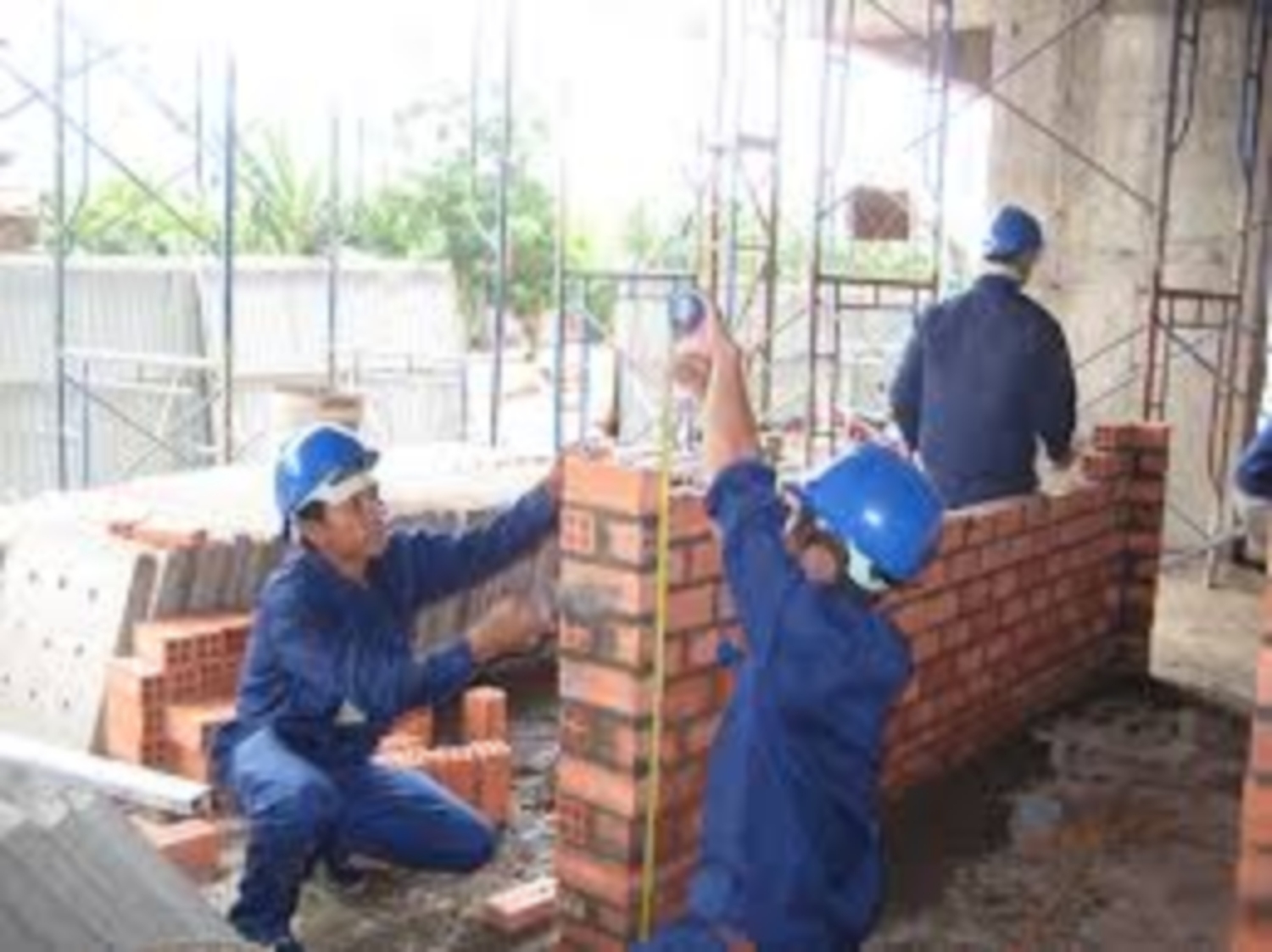 Thông báo đăng ký danh sách đào tạo công nhân nghề xây dựng.
