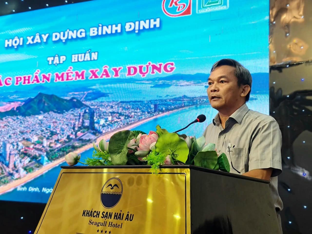 Đồng chí Trần Viết Bảo, Giám đốc Sở Xây dựng, phát biểu chỉ đạo Hội nghị