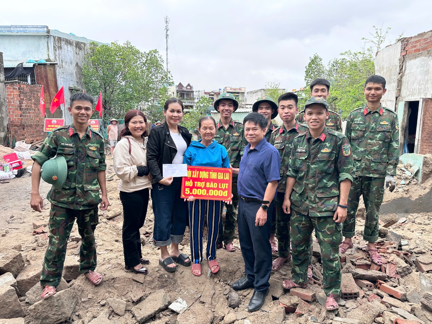 Nhà hộ dân ở Tuy Phước Đông bị đổ sập hoàn toàn